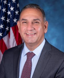Official portrait of Gilbert Ray Cisneros